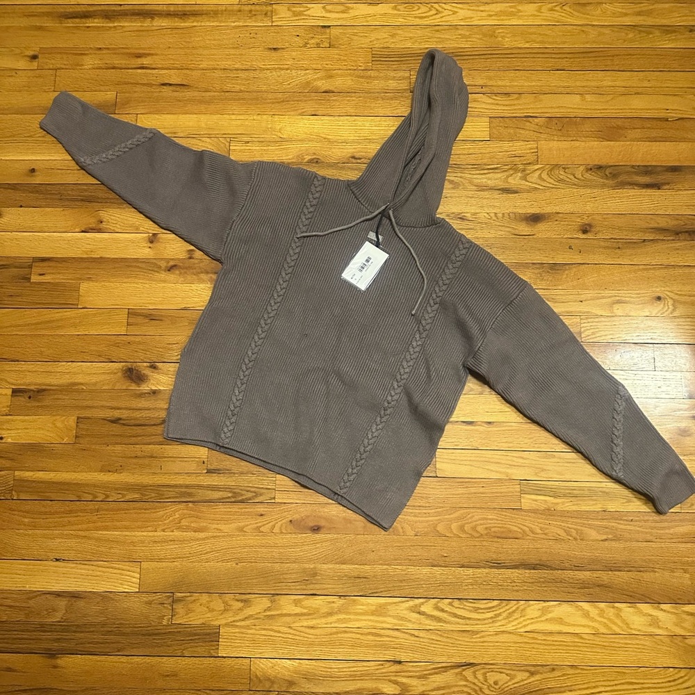 BRAND NEW with TAGS! 
Never worn KITH woman’s sweater.
Size Small.
Color, Cinder